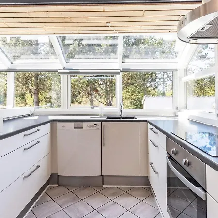 8 Person In Bl Vand Blåvand