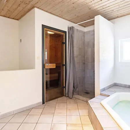 Renovated Retreat Near - By Traum